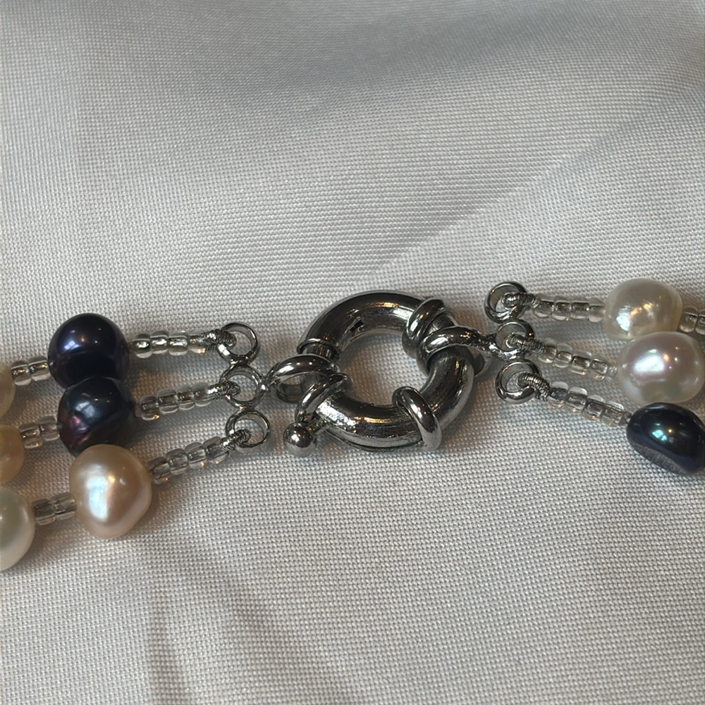 3-strand baroque pearl necklace in white, blue, cream. - Picture 3 of 4
